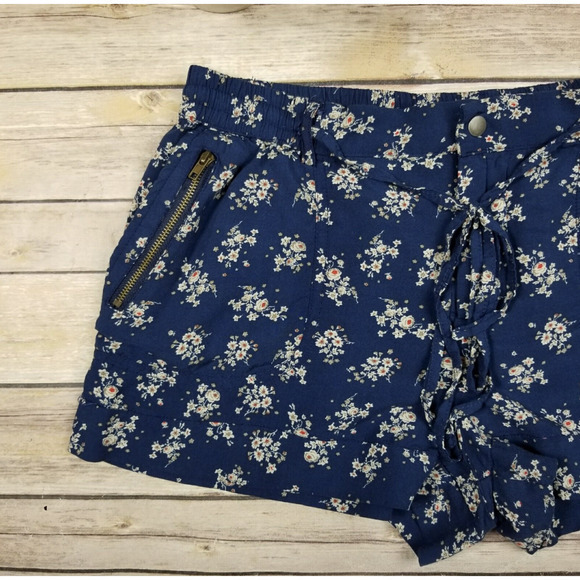 EUC‎ Forever 21 Blue Floral Size 31 Shorts with Pockets Drawstring Waist - Picture 6 of 16
